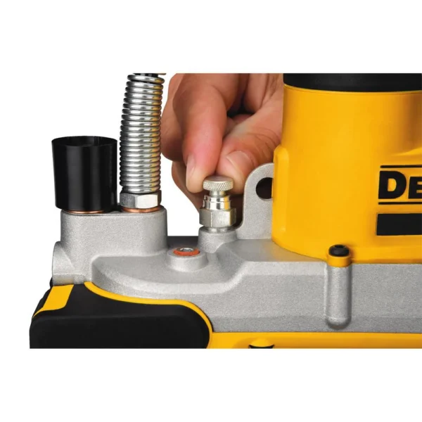 DeWalt 20V MAX* Grease Gun (Tool Only) - Image 3